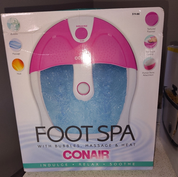 NIB Conair Foot Spa Heated Massage Bubbles And Textured Footrest - Picture 2 of 9